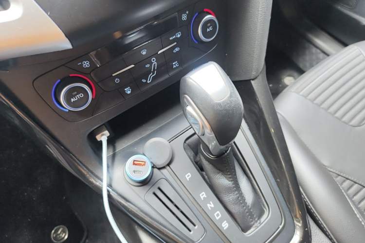 Used Ford Focus 2017 Sedan 1.6L Automatic Fashion Edition Smart Drive Version Gear Lever