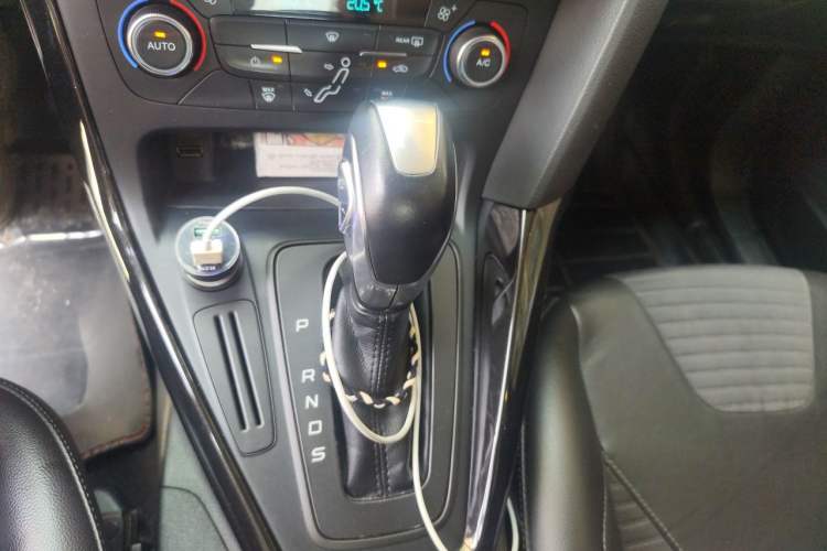 Used Ford Focus 2017 Sedan 1.6L Automatic Fashion Edition Smart Drive Version Gear Lever