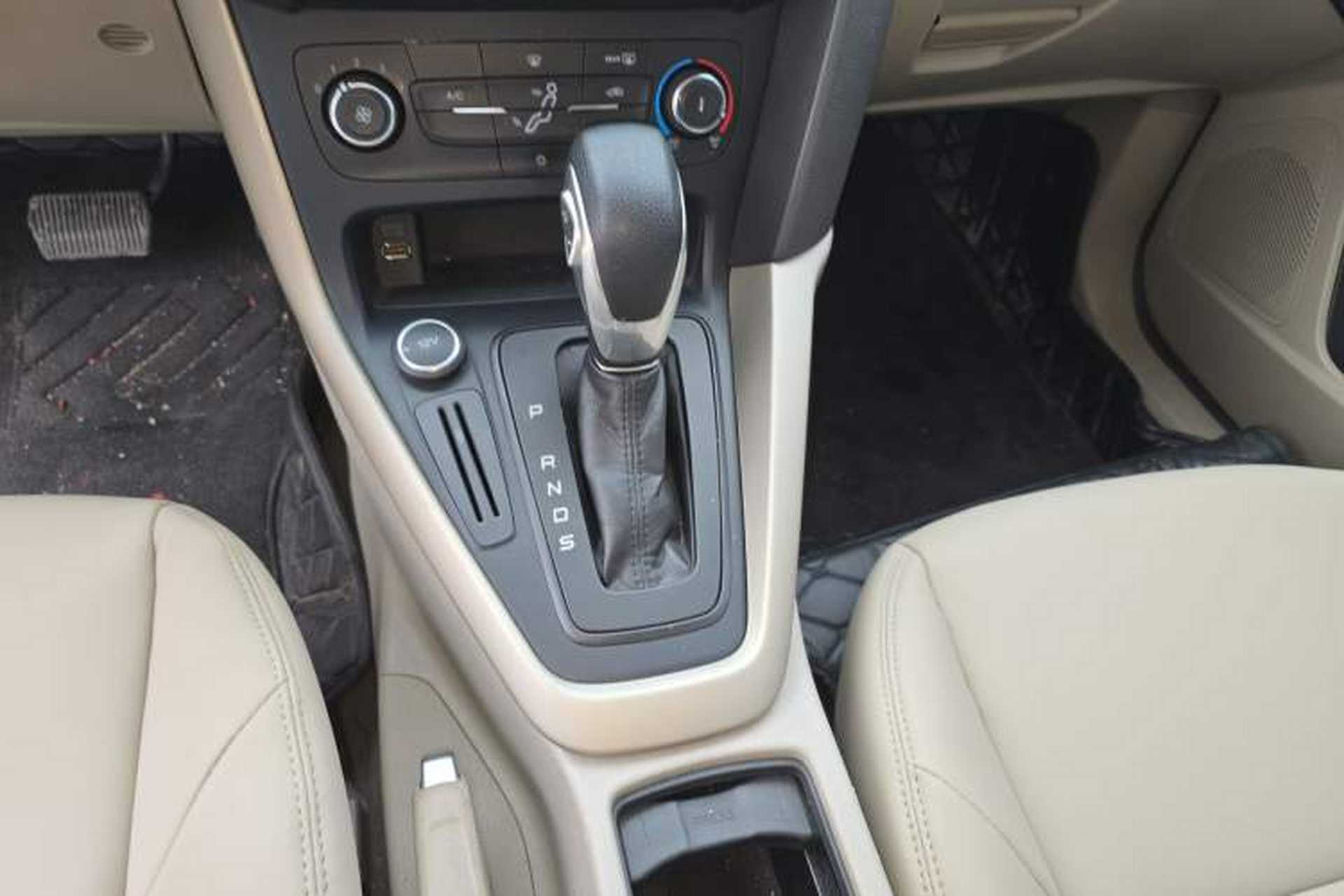 Used Ford Focus 2017 Sedan 1.6L Automatic Comfort Plus SmartDrive Edition Gear Lever
