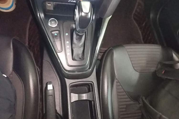 Used Ford Focus 2017 Hatchback EcoBoost 180 Automatic Elite Model Gear Lever