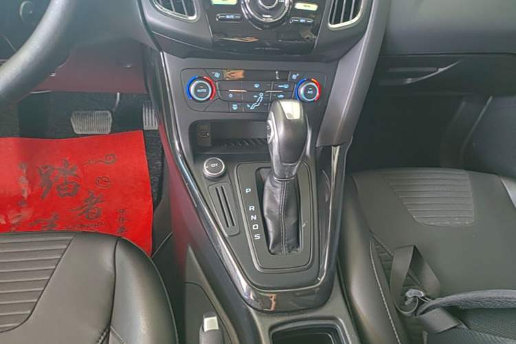Used Ford Focus 2017 Hatchback 1.6L Automatic Fashion Edition Smart Drive Version Gear Lever