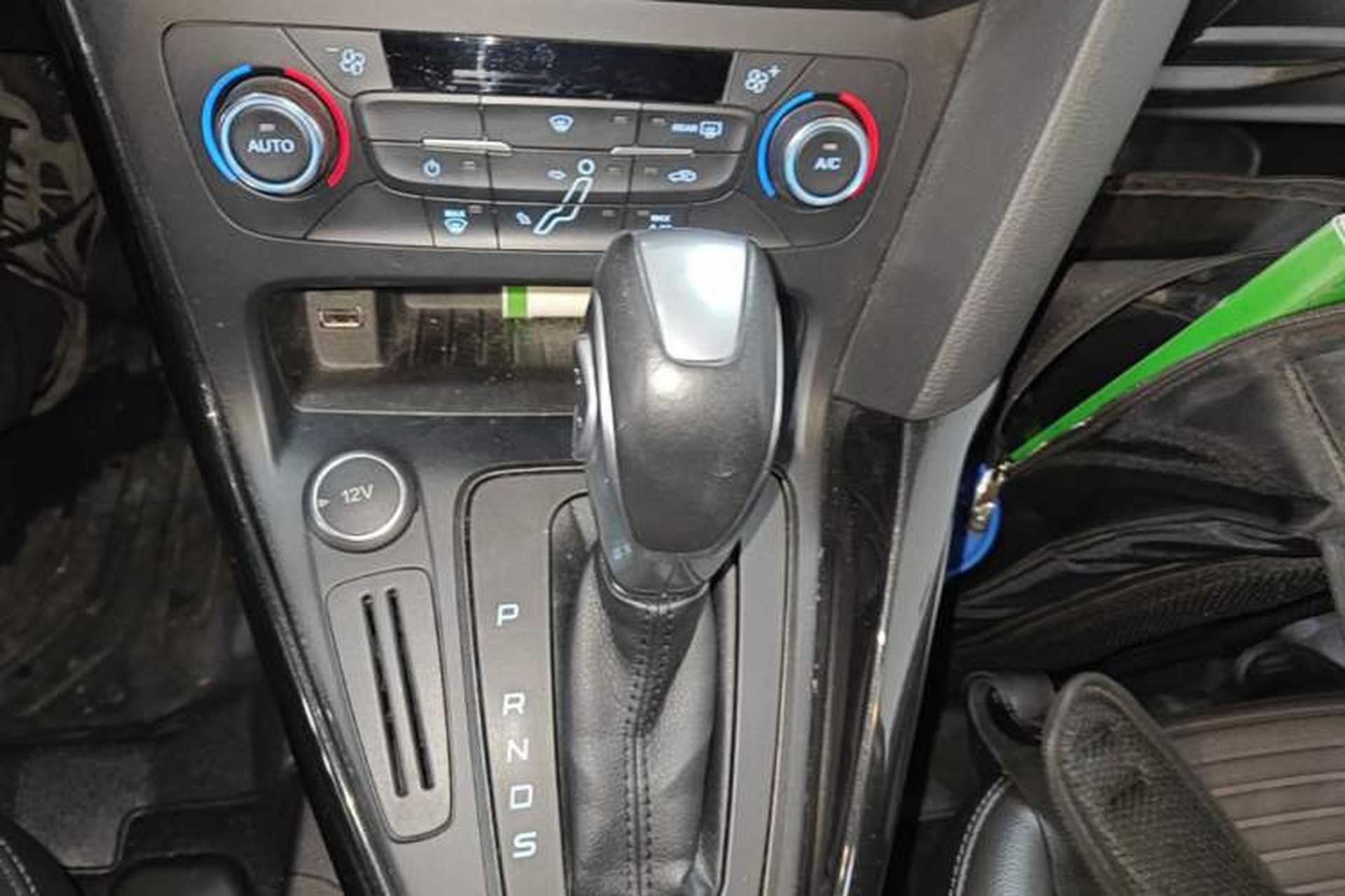 Used Ford Focus 2017 Hatchback 1.6L Automatic Fashion Edition Smart Drive Version Gear Lever