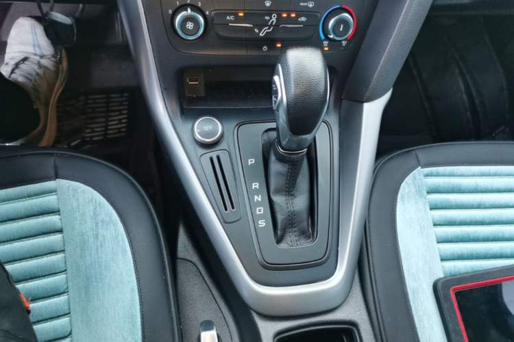 Used Ford Focus 2017 Hatchback 1.6L Automatic Comfort Plus SmartDrive Edition Gear Lever