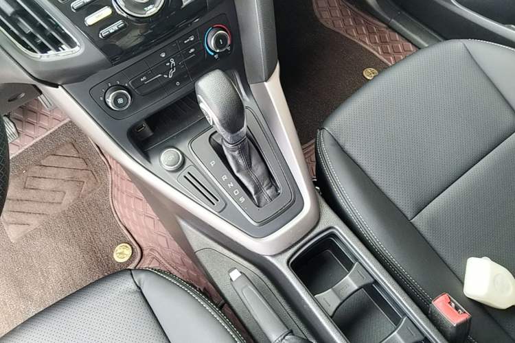 Used Ford Focus 2017 Hatchback 1.6L Automatic Comfort Plus SmartDrive Edition Gear Lever