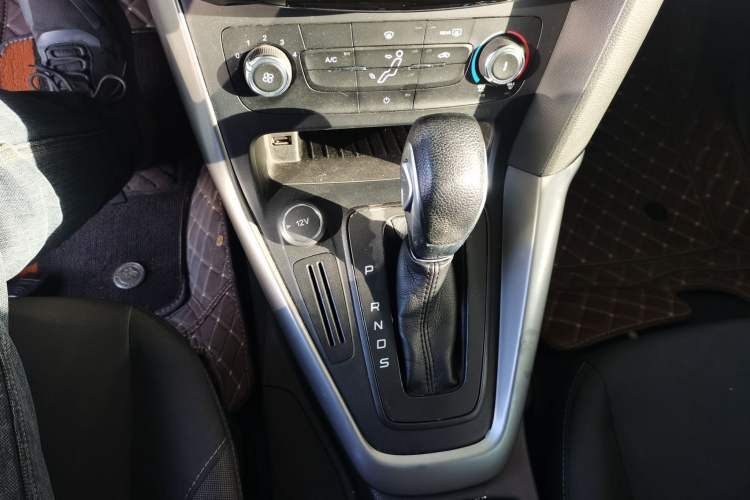 Used Ford Focus 2017 Hatchback 1.6L Automatic Comfort Plus SmartDrive Edition Gear Lever