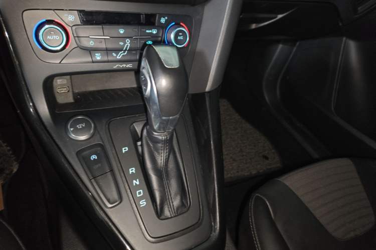 Used Ford Focus 2017 Sedan EcoBoost 180 Automatic Elite Model Gear Lever