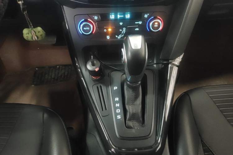 Used Ford Focus 2017 Hatchback 1.6L Automatic Fashion Edition Smart Drive Version Gear Lever