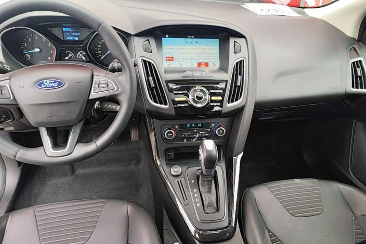Used Ford Focus 2017 Hatchback 1.6L Automatic Fashion Edition Smart Drive Version Gear Lever