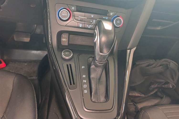 Used Ford Focus 2017 Hatchback 1.6L Automatic Fashion Edition Smart Drive Version Gear Lever