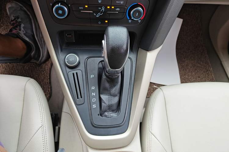 Used Ford Focus 2017 Sedan 1.6L Automatic Comfort Plus SmartDrive Edition Gear Lever