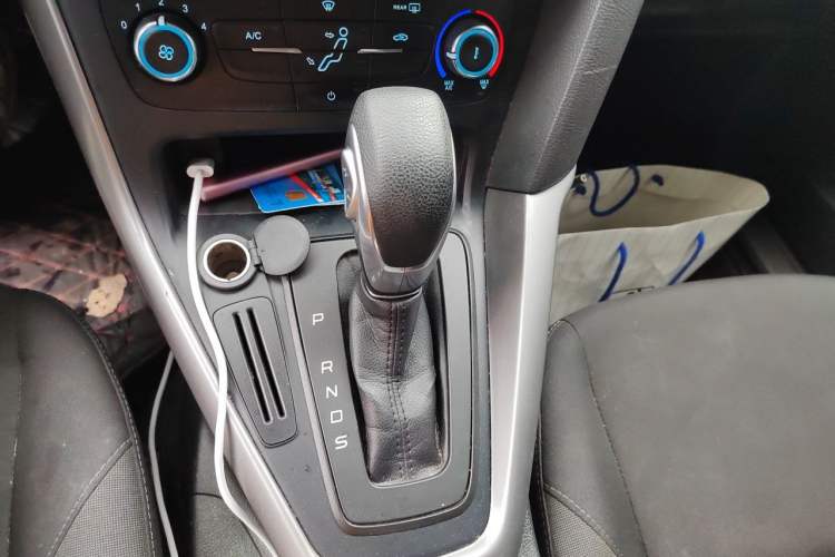 Used Ford Focus 2017 Hatchback 1.6L Automatic Comfort Plus SmartDrive Edition Gear Lever