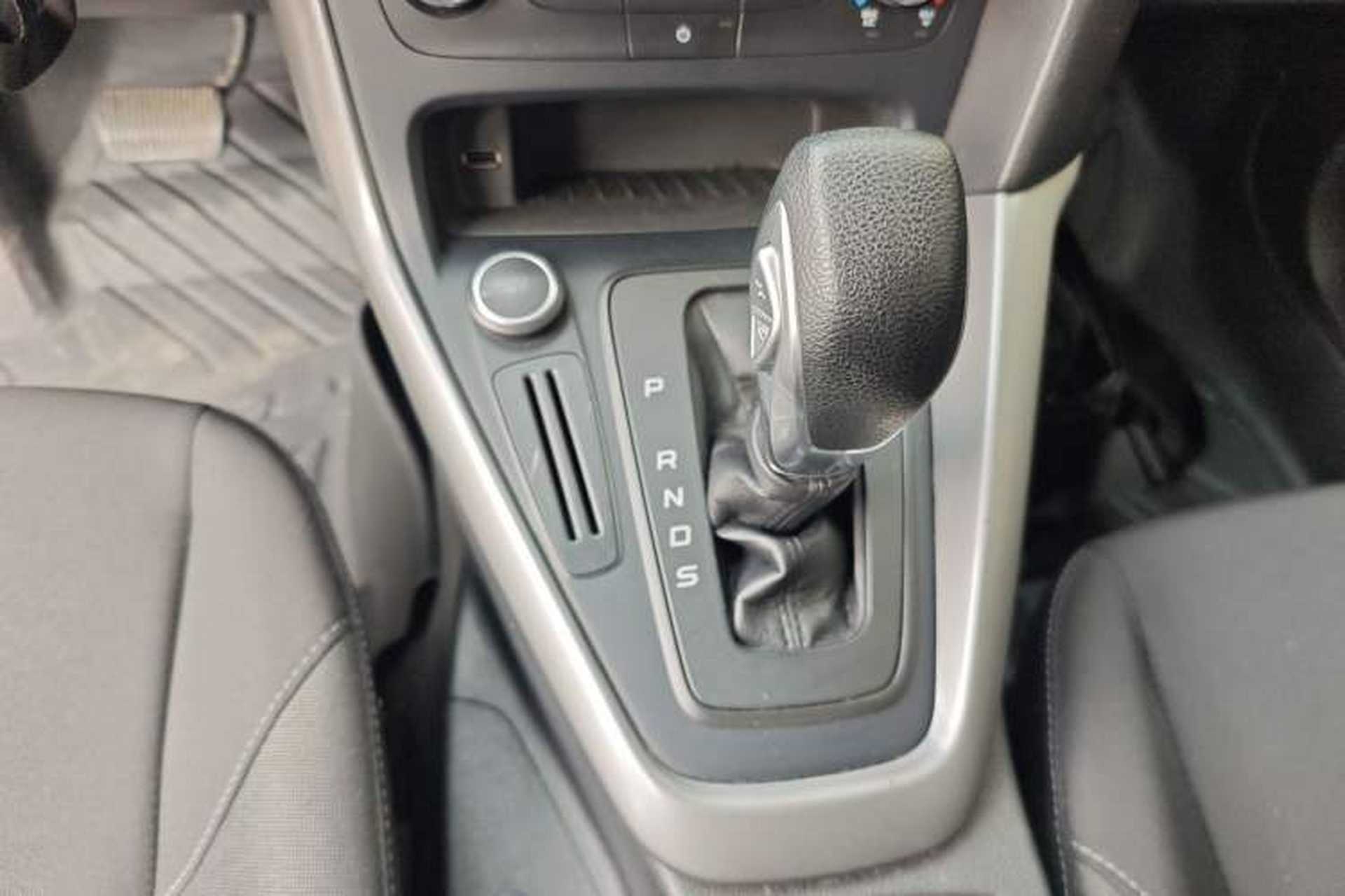 Used Ford Focus 2017 Hatchback 1.6L Automatic Comfort Plus SmartDrive Edition Gear Lever
