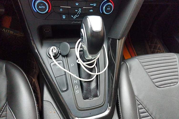 Used Ford Focus 2017 Sedan EcoBoost 180 Automatic Elite Model Gear Lever