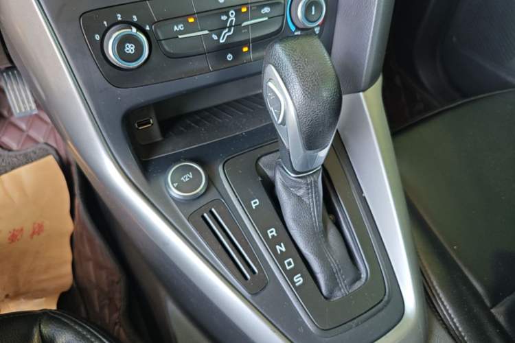 Used Ford Focus 2017 Hatchback 1.6L Automatic Comfort Plus SmartDrive Edition Gear Lever