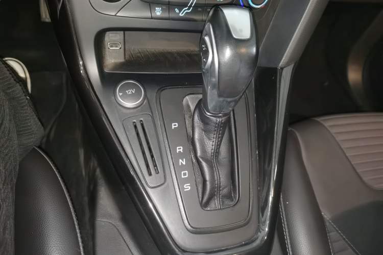 Used Ford Focus 2017 Sedan 1.6L Automatic Fashion Edition Smart Drive Version Gear Lever