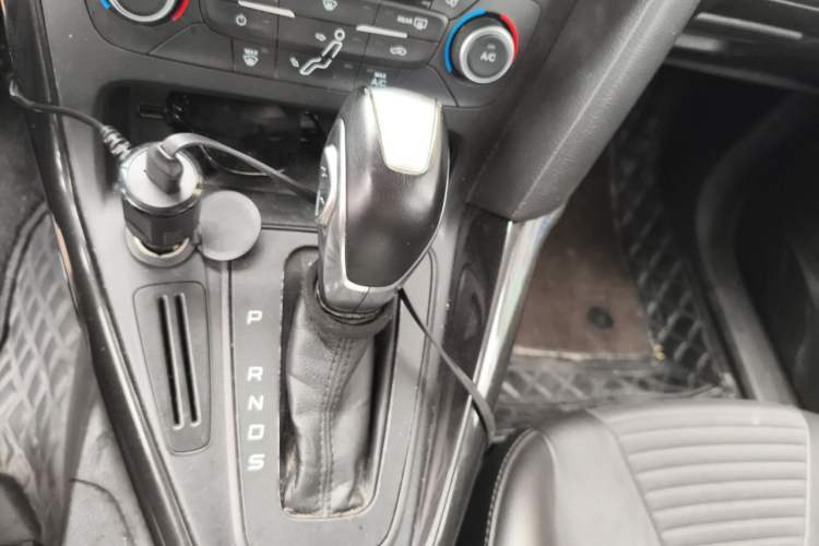 Used Ford Focus 2017 Hatchback 1.6L Automatic Fashion Edition Smart Drive Version Gear Lever