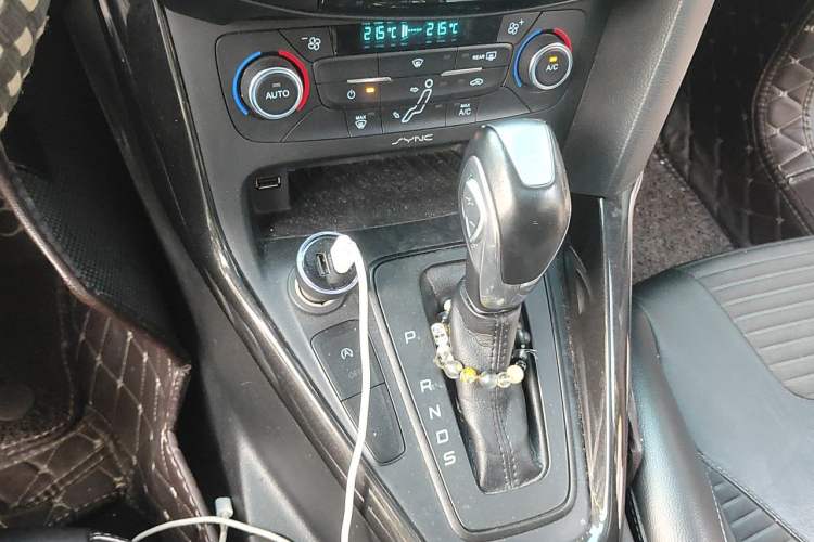 Used Ford Focus 2017 Sedan EcoBoost 180 Automatic Elite Model Gear Lever