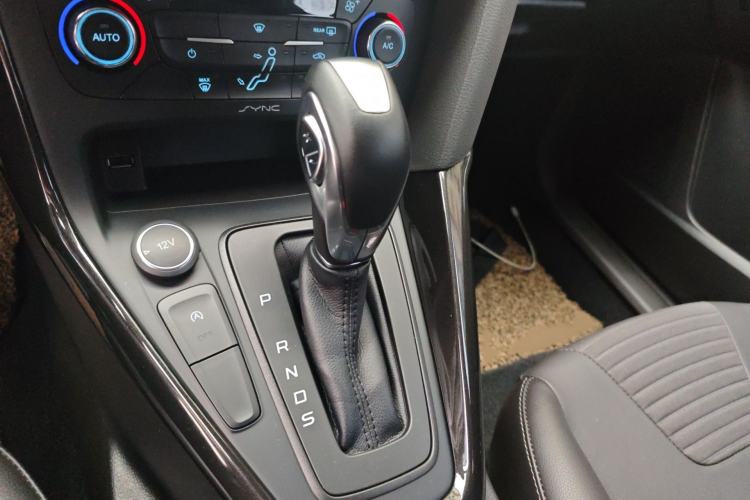 Used Ford Focus 2017 Hatchback EcoBoost 180 Automatic Elite Model Gear Lever