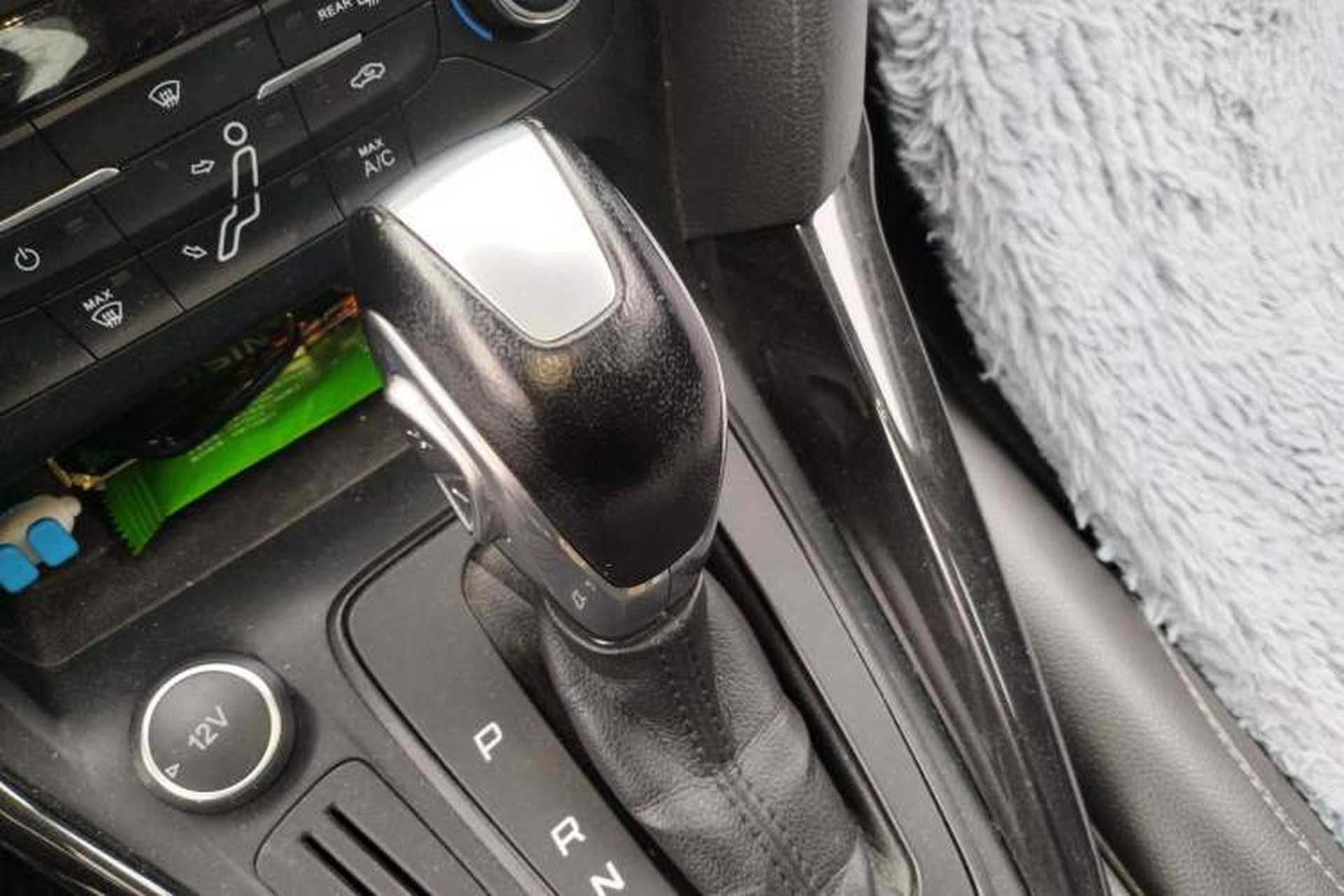 Used Ford Focus 2017 Sedan 1.6L Automatic Fashion Edition Smart Drive Version Gear Lever