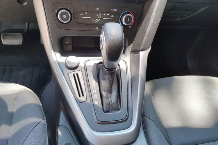 Used Ford Focus 2017 Hatchback 1.6L Automatic Comfort Plus SmartDrive Edition Gear Lever