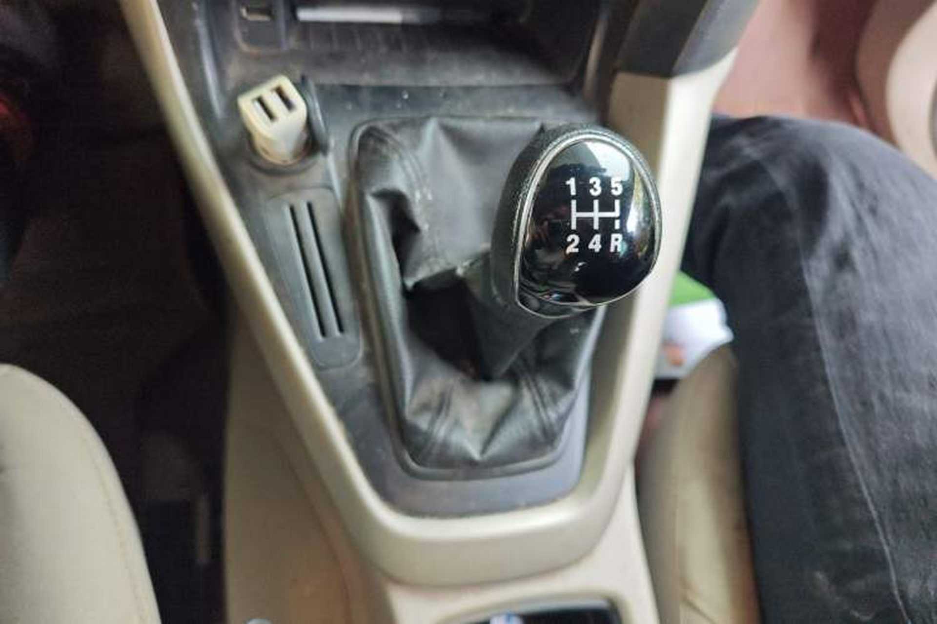 Used Ford Focus 2017 Sedan 1.6L Manual Comfort Plus SmartDrive Edition Gear Lever