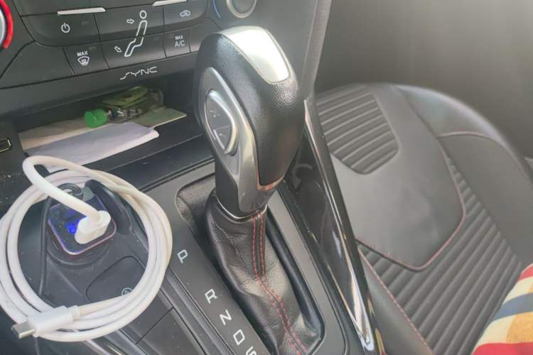 Used Ford Focus 2017 1.5T CTCC White and Black Limited Edition Gear Lever