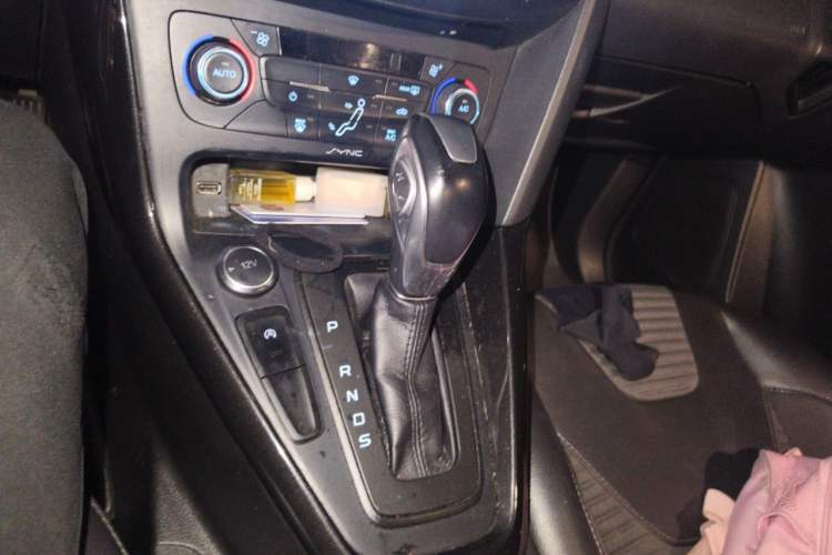 Used Ford Focus 2017 Hatchback EcoBoost 180 Automatic Elite Model Gear Lever