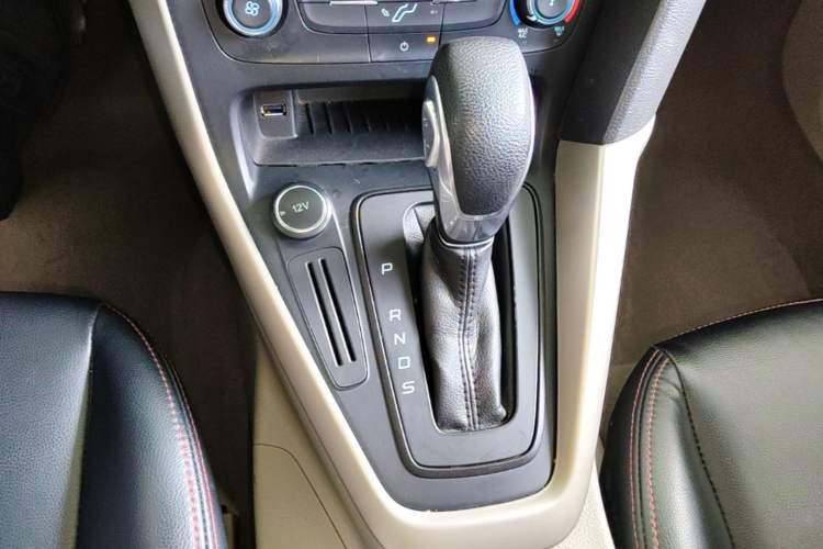 Used Ford Focus 2017 Sedan 1.6L Automatic Comfort Plus SmartDrive Edition Gear Lever
