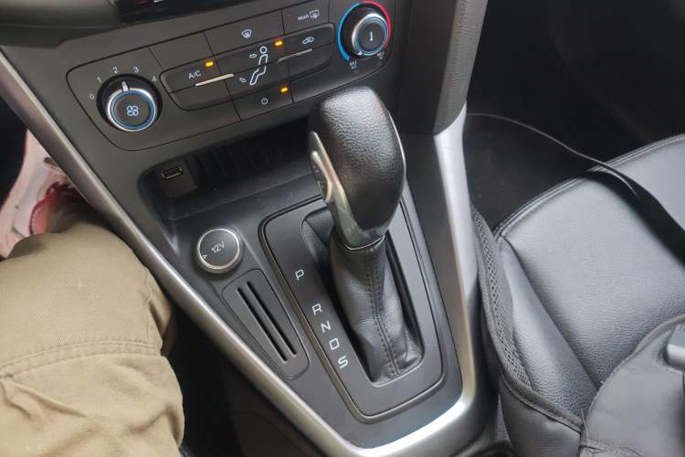 Used Ford Focus 2017 Hatchback 1.6L Automatic Comfort Plus SmartDrive Edition Gear Lever