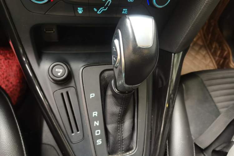Used Ford Focus 2017 Hatchback 1.6L Automatic Fashion Edition Smart Drive Version Gear Lever