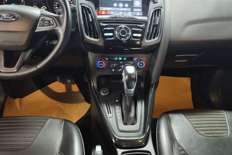Used Ford Focus 2017 Hatchback 1.6L Automatic Fashion Edition Smart Drive Version Gear Lever