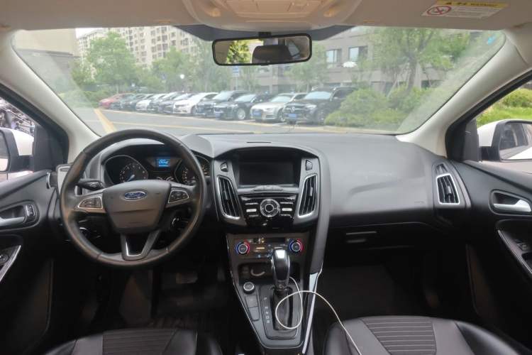 Used Ford Focus 2017 Sedan EcoBoost 125 Automatic Supreme Style SmartDrive Edition Headliner