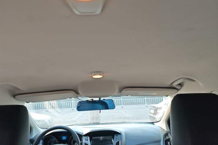 Used Ford Focus 2017 Sedan 1.6L Automatic Comfort Plus SmartDrive Edition Headliner
