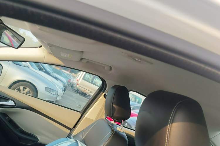 Used Ford Focus 2017 Sedan 1.6L Automatic Comfort Plus SmartDrive Edition Headliner