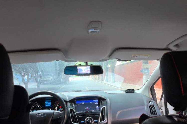 Used Ford Focus 2017 Sedan 1.6L Automatic Comfort Plus SmartDrive Edition Headliner