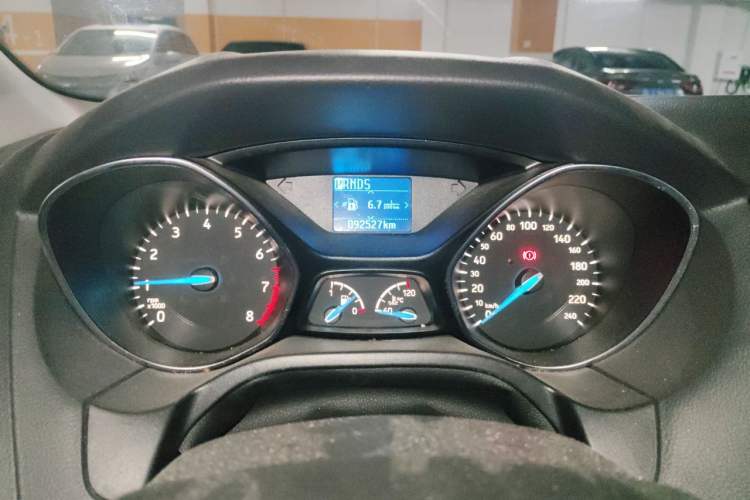 Used Ford Focus 2017 Hatchback EcoBoost 125 Automatic - Ultra-Powerful Style Edition with Smart Drive Features Instrument Cluster