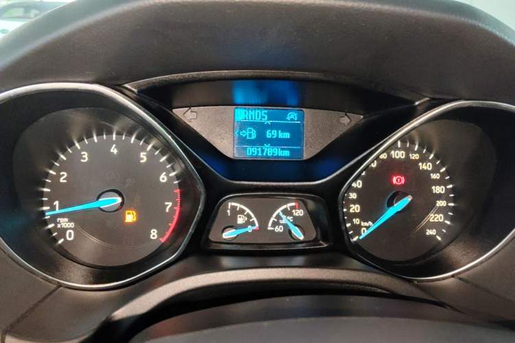 Used Ford Focus 2017 Hatchback EcoBoost 125 Automatic - Ultra-Powerful Style Edition with Smart Drive Features Instrument Cluster