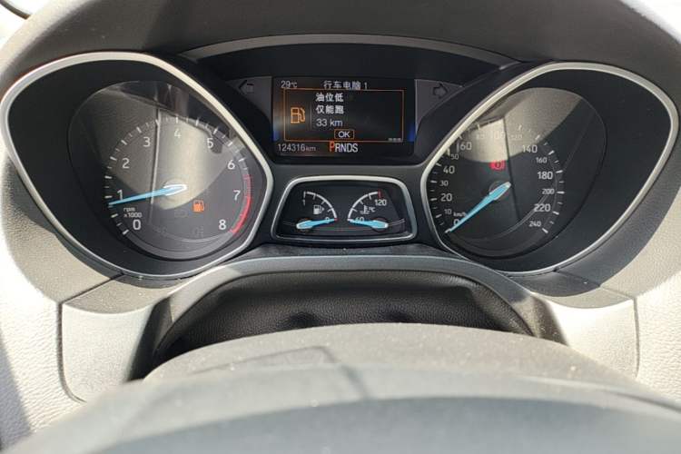Used Ford Focus 2017 Sedan EcoBoost 180 Automatic Elite Model Instrument Cluster