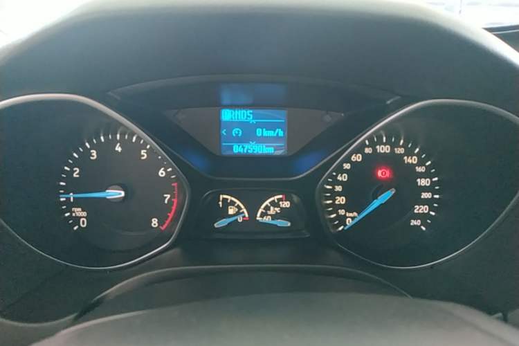 Used Ford Focus 2017 Hatchback EcoBoost 125 Automatic - Ultra-Powerful Style Edition with Smart Drive Features Instrument Cluster