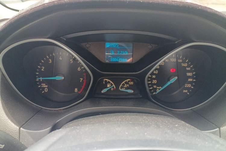 Used Ford Focus 2017 Hatchback EcoBoost 125 Automatic - Ultra-Powerful Style Edition with Smart Drive Features Instrument Cluster