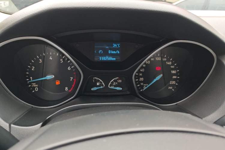 Used Ford Focus 2017 Hatchback EcoBoost 125 Manual – Ultra-Performance Style SmartDrive Edition Instrument Cluster