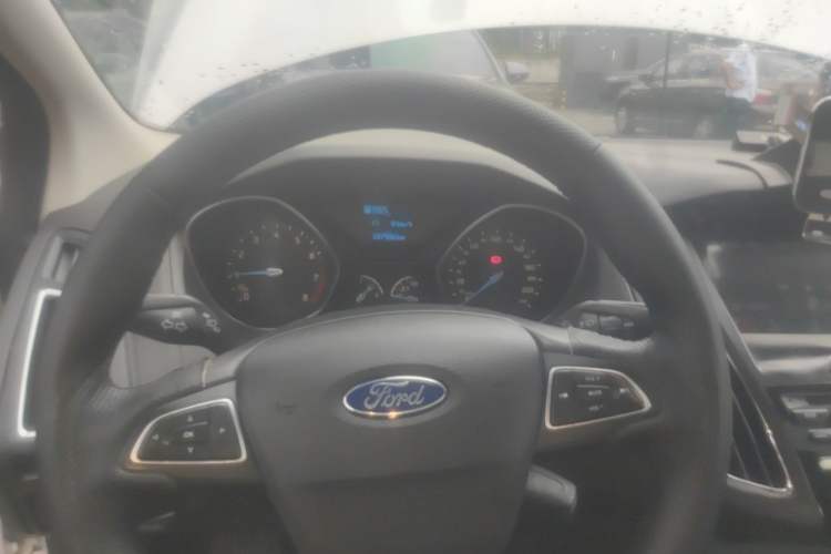 Used Ford Focus 2017 Sedan EcoBoost 125 Automatic Supreme Style SmartDrive Edition Instrument Cluster