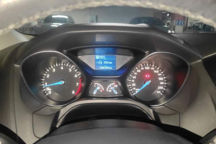 Used Ford Focus 2017 Hatchback EcoBoost 125 Automatic - Ultra-Powerful Style Edition with Smart Drive Features Instrument Cluster