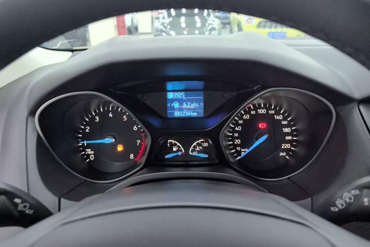 Used Ford Focus 2017 Hatchback EcoBoost 125 Automatic - Ultra-Powerful Style Edition with Smart Drive Features Instrument Cluster