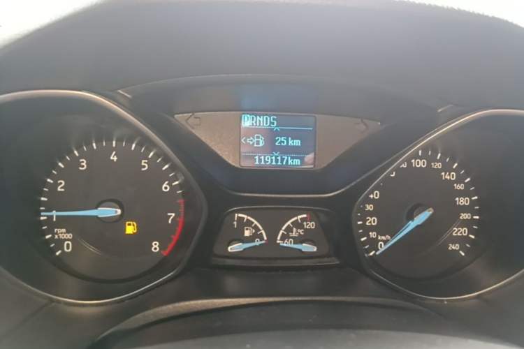 Used Ford Focus 2017 Hatchback EcoBoost 125 Automatic - Ultra-Powerful Style Edition with Smart Drive Features Instrument Cluster