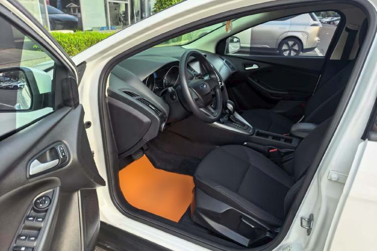 Used Ford Focus 2017 Hatchback 1.6L Automatic Comfort Plus SmartDrive Edition Interior 1