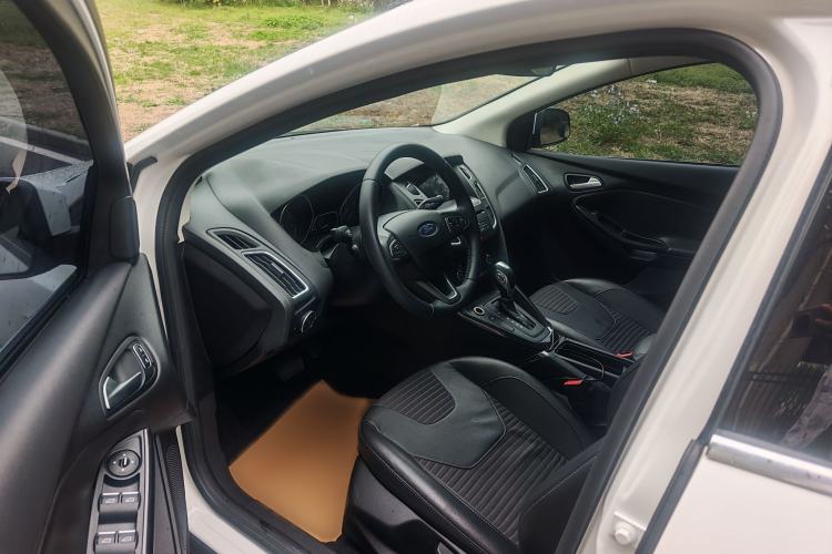 Used Ford Focus 2017 Hatchback EcoBoost 180 Automatic Elite Model Interior 1