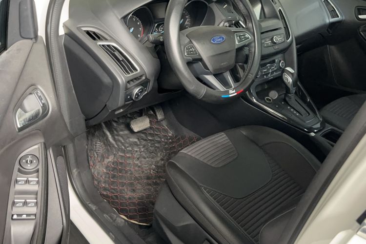 Used Ford Focus 2017 Hatchback EcoBoost 180 Automatic Elite Model Interior 1