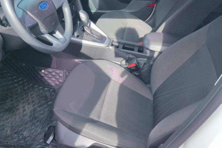 Used Ford Focus 2017 Hatchback 1.6L Automatic Comfort Plus SmartDrive Edition Interior 1