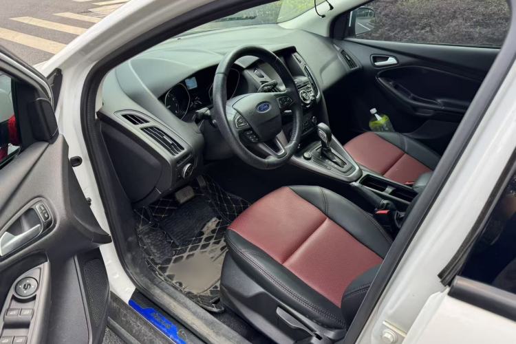 Used Ford Focus 2017 Hatchback 1.6L Automatic Comfort Plus SmartDrive Edition Interior 1